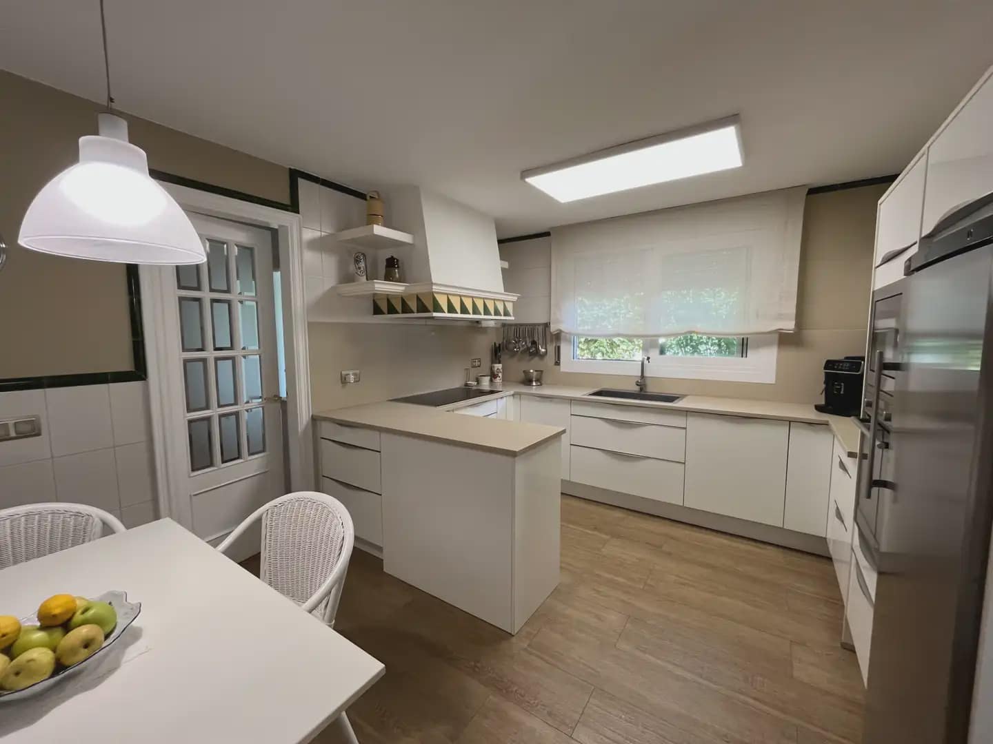 5 sypialnia Willa na sprzedaż w Miasto Girona z basenem garażem - 1 200 000 € (Ref: 9882385)