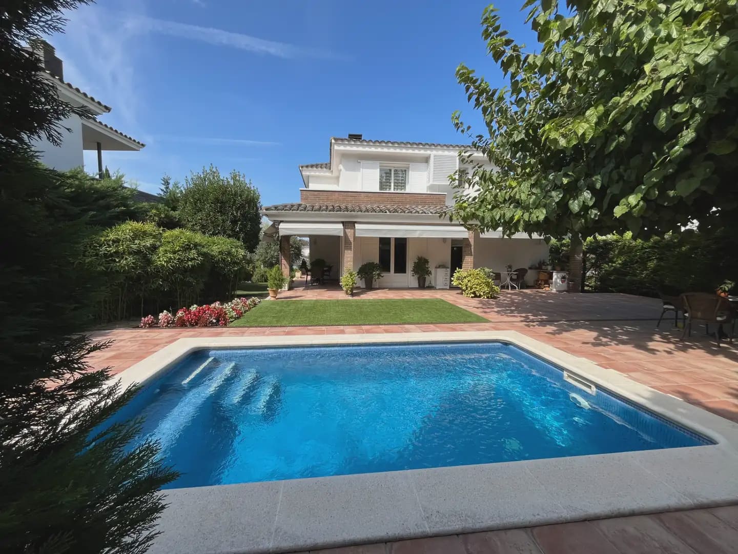 5 sypialnia Willa na sprzedaż w Miasto Girona z basenem garażem - 1 200 000 € (Ref: 9882385)