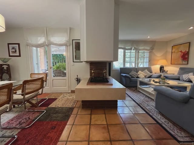 5 soverom Villa til salgs i Girona by med svømmebasseng garasje - € 1 200 000 (Ref: 9882385)