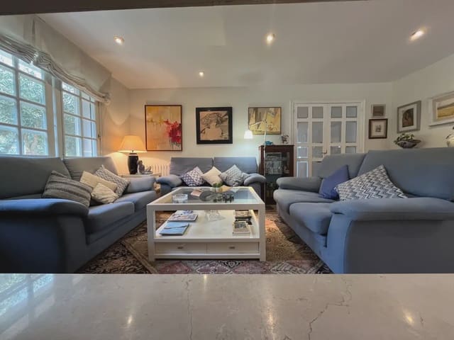5 soverom Villa til salgs i Girona by med svømmebasseng garasje - € 1 200 000 (Ref: 9882385)
