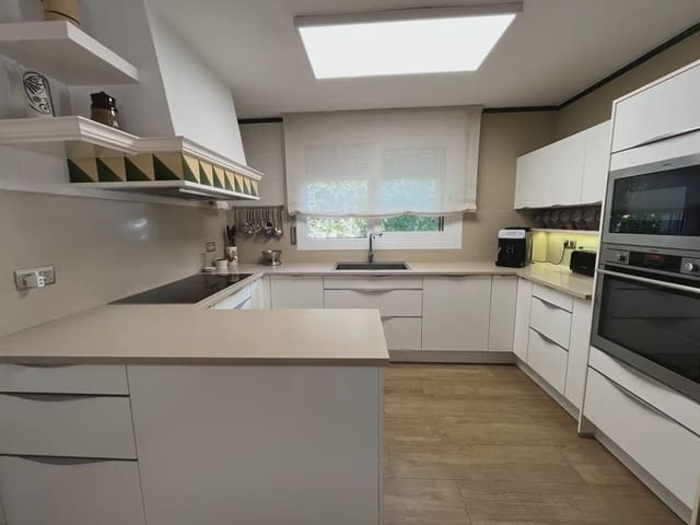 5 soverom Villa til salgs i Girona by med svømmebasseng garasje - € 1 200 000 (Ref: 9882385)