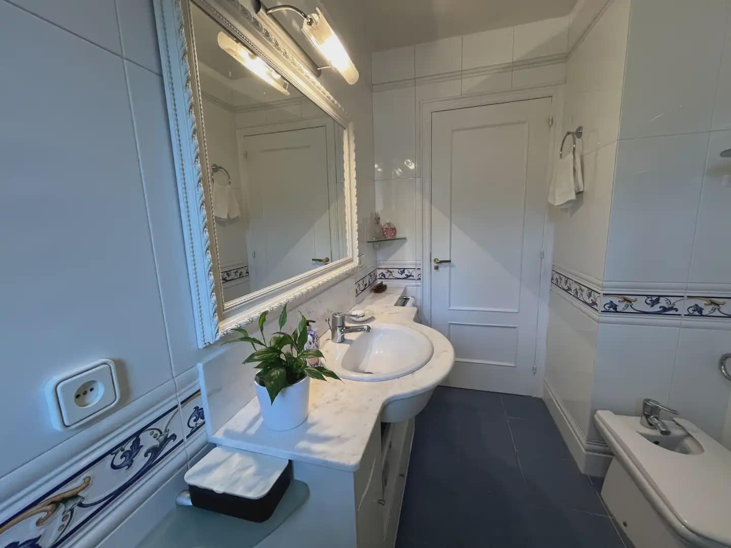 5 sypialnia Willa na sprzedaż w Miasto Girona z basenem garażem - 1 200 000 € (Ref: 9882385)