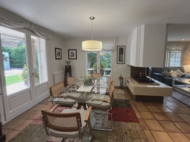 5 soverom Villa til salgs i Girona by med svømmebasseng garasje - € 1 200 000 (Ref: 9882385)
