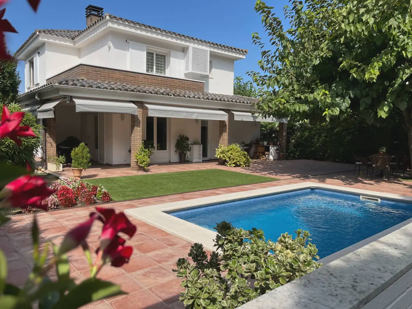 5 sypialnia Willa na sprzedaż w Miasto Girona z basenem garażem - 1 200 000 € (Ref: 9882385)