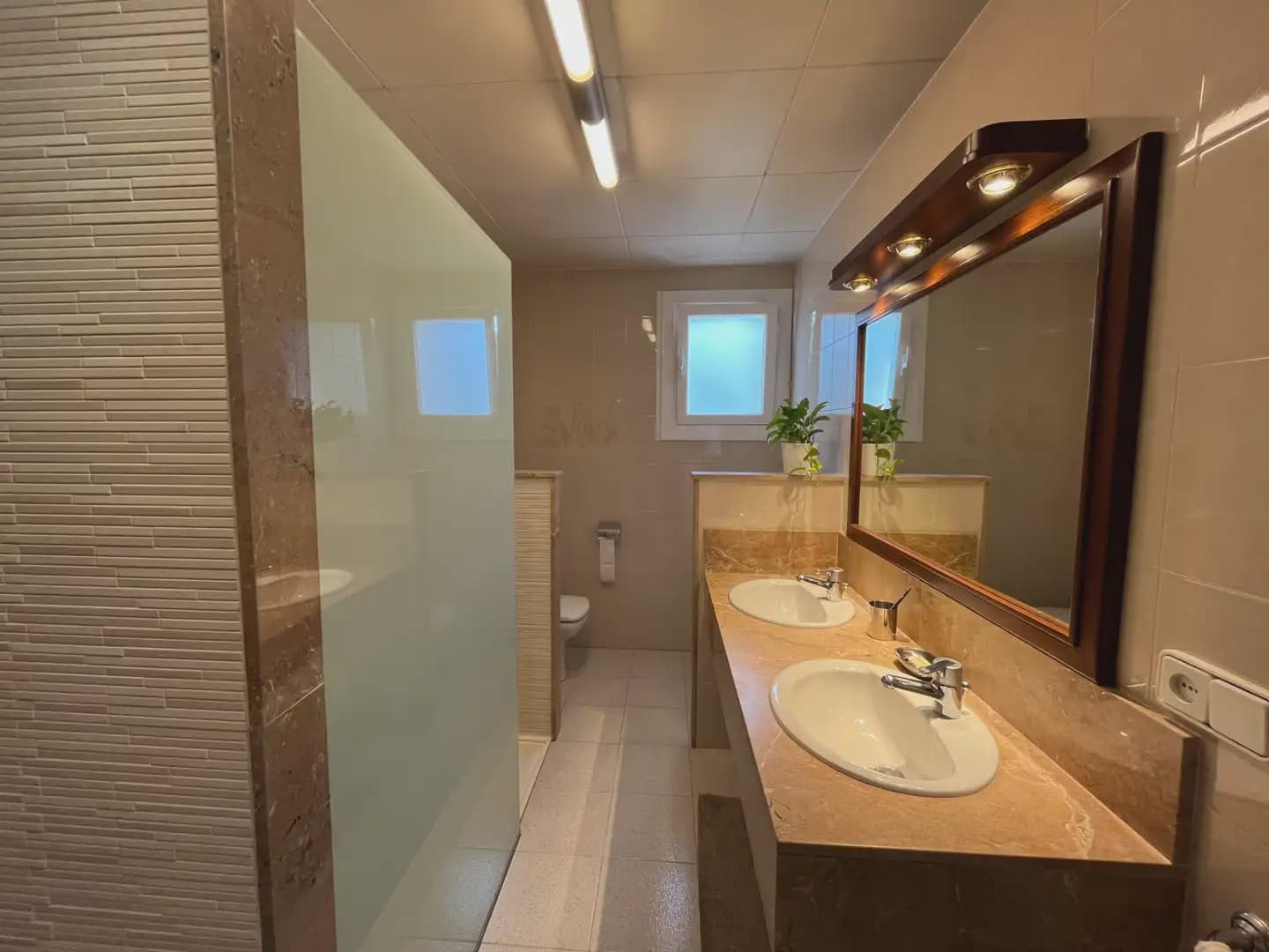 5 sypialnia Willa na sprzedaż w Miasto Girona z basenem garażem - 1 200 000 € (Ref: 9882385)