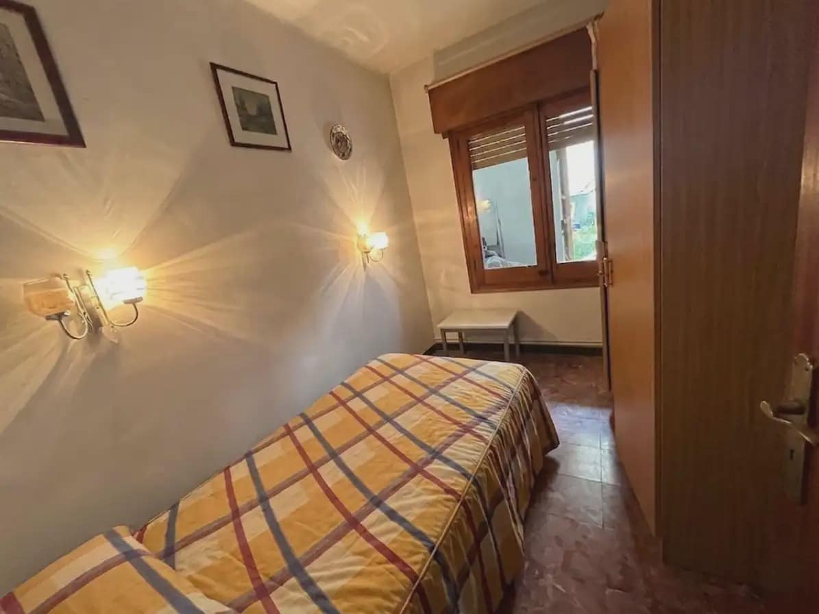 3 soverom Kjedet enebolig til salgs i Girona by med garasje - € 300 000 (Ref: 9882387)