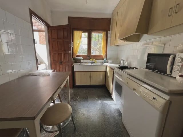 3 soverom Kjedet enebolig til salgs i Girona by med garasje - € 300 000 (Ref: 9882387)