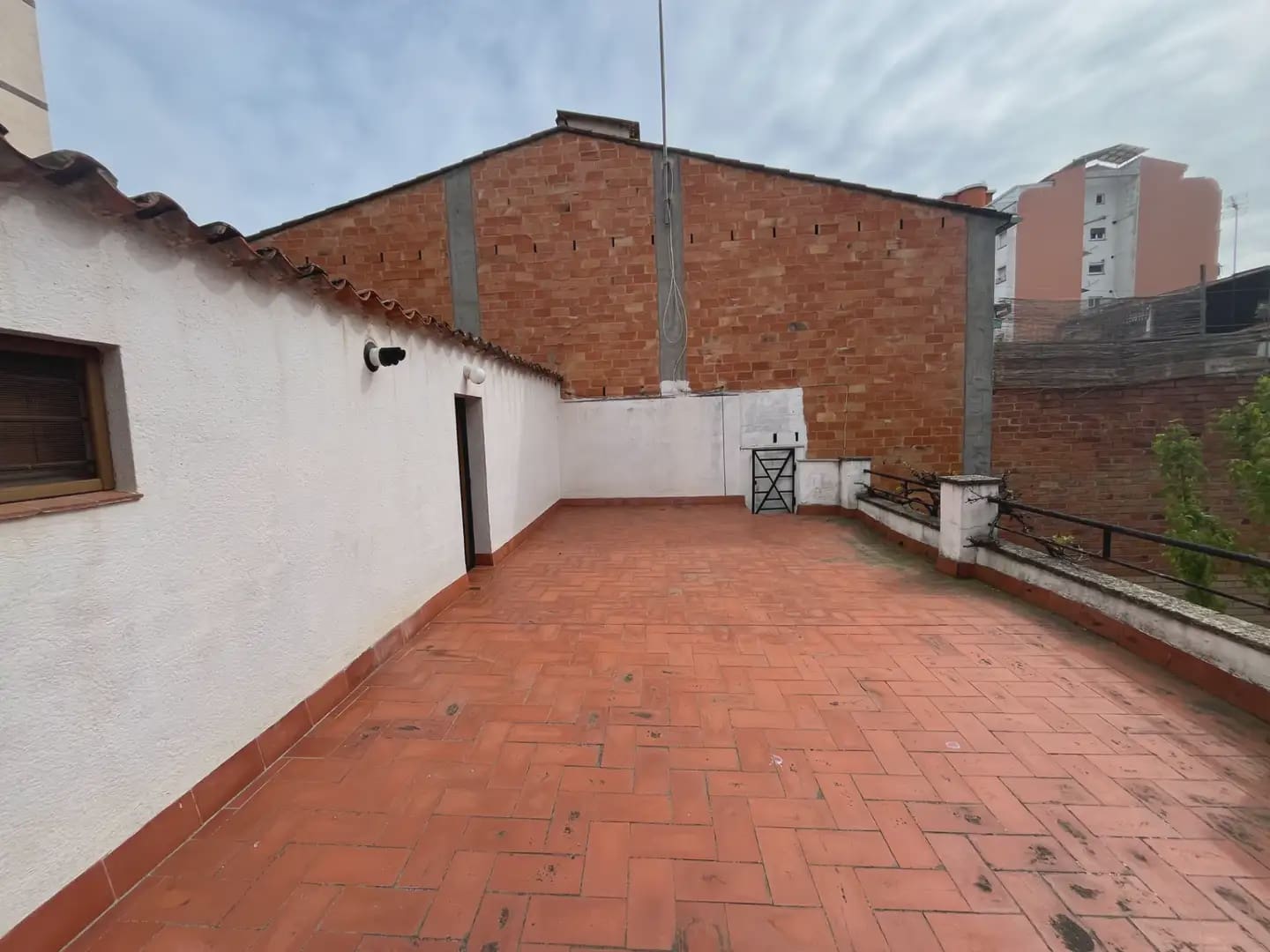 3 soverom Kjedet enebolig til salgs i Girona by med garasje - € 300 000 (Ref: 9882387)