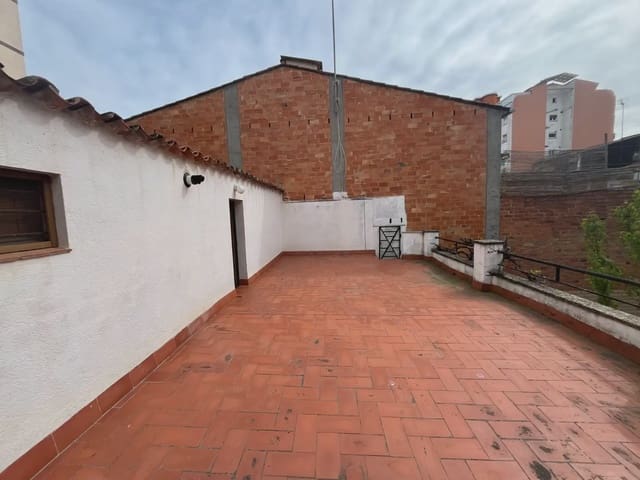 3 soverom Kjedet enebolig til salgs i Girona by med garasje - € 300 000 (Ref: 9882387)