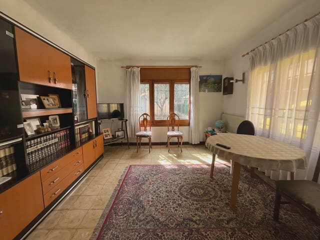 3 soverom Kjedet enebolig til salgs i Girona by med garasje - € 300 000 (Ref: 9882387)