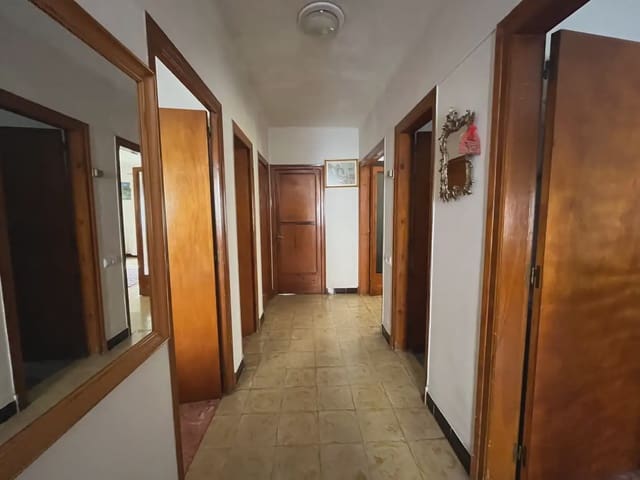 3 soverom Kjedet enebolig til salgs i Girona by med garasje - € 300 000 (Ref: 9882387)