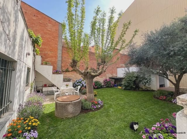 3 soverom Kjedet enebolig til salgs i Girona by med garasje - € 300 000 (Ref: 9882387)