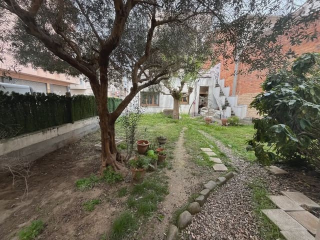 3 soverom Kjedet enebolig til salgs i Girona by med garasje - € 300 000 (Ref: 9882387)