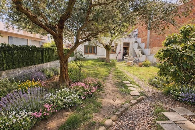 3 soverom Kjedet enebolig til salgs i Girona by med garasje - € 300 000 (Ref: 9882387)