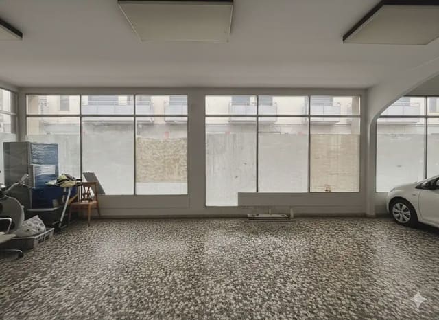 Commercial for sale in Salt - € 495,000 (Ref: 9882391)