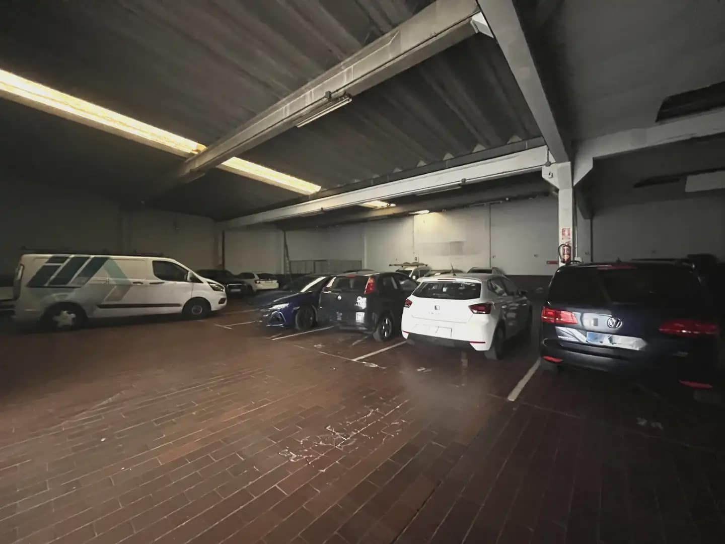 Commercial for sale in Salt - € 495,000 (Ref: 9882391)