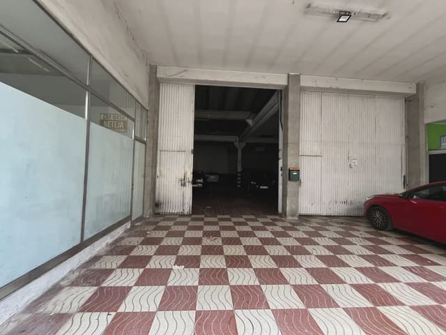 Commercial for sale in Salt - € 495,000 (Ref: 9882391)