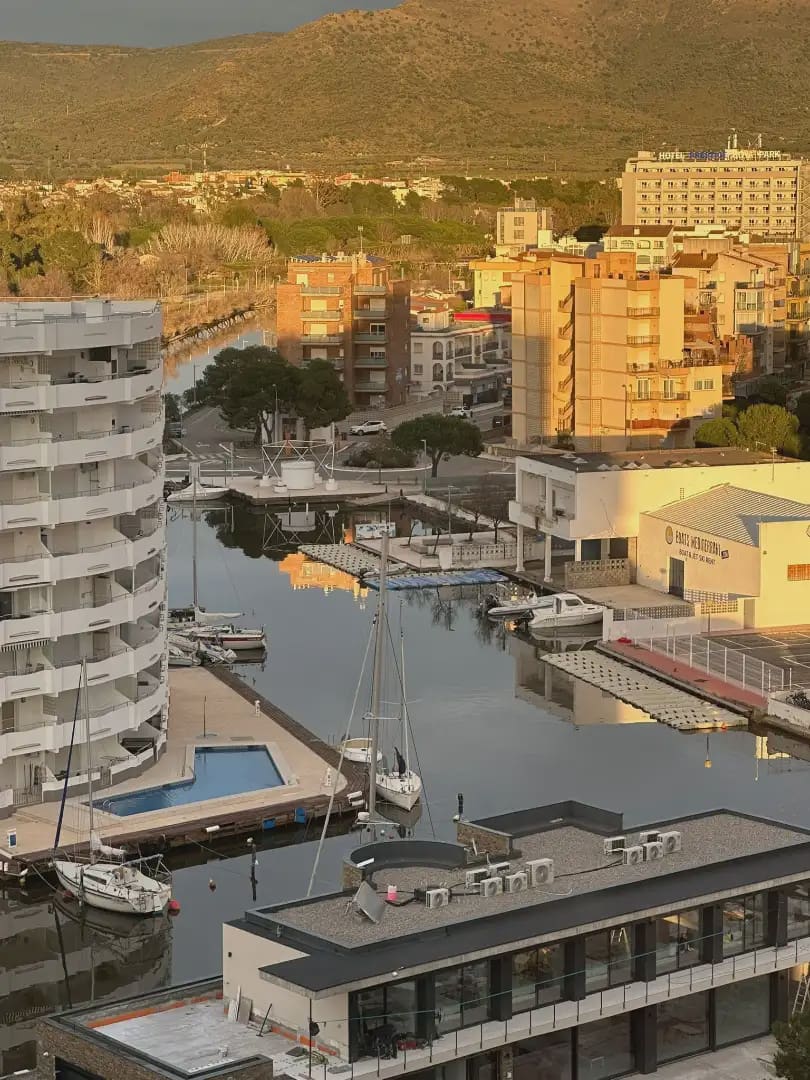 Apartamento para venda em Roses com piscina - 98 000 € (Ref: 9882392)