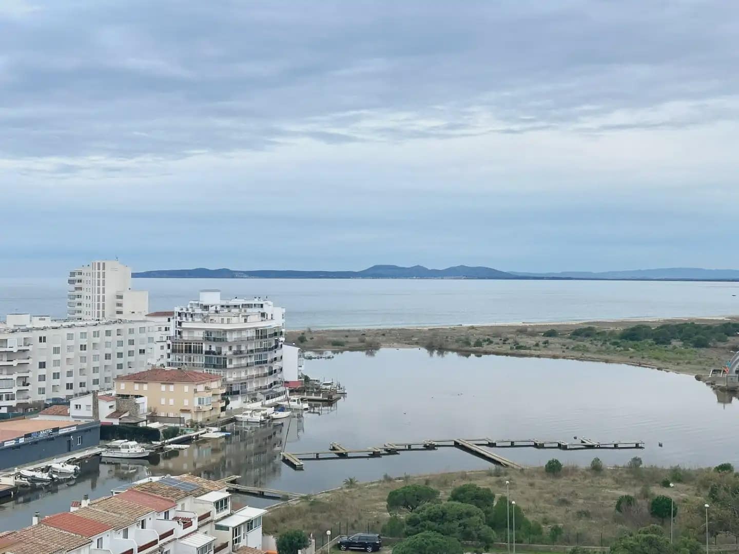 Apartamento para venda em Roses com piscina - 98 000 € (Ref: 9882392)