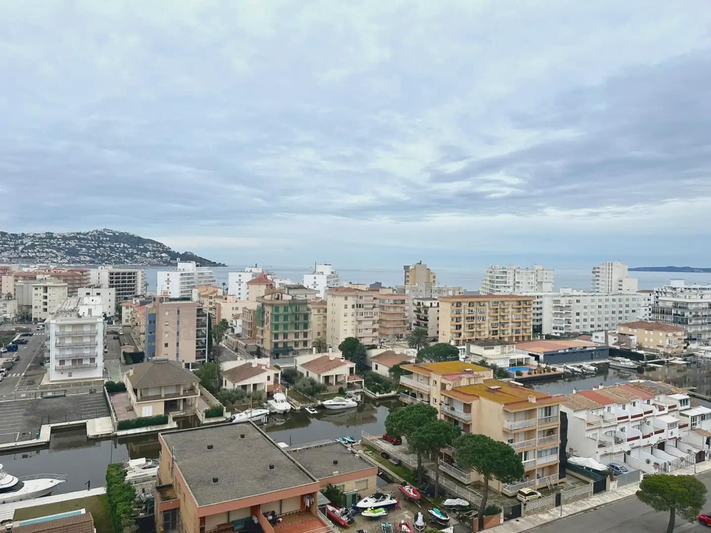 Apartamento para venda em Roses com piscina - 98 000 € (Ref: 9882392)