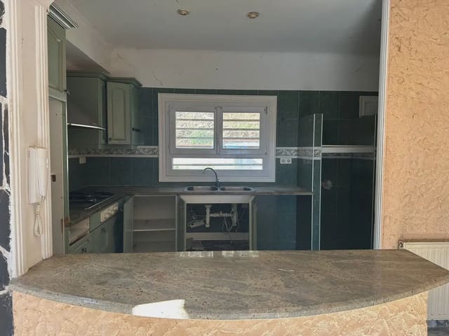 4 sypialnia Willa na sprzedaż w Llançà z basenem garażem - 393 000 € (Ref: 9882393)