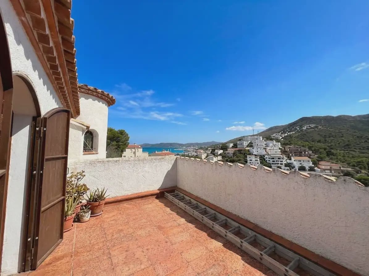 7 sovrum Villa till salu i Llanca med garage - 750 000 € (Ref: 9882396)