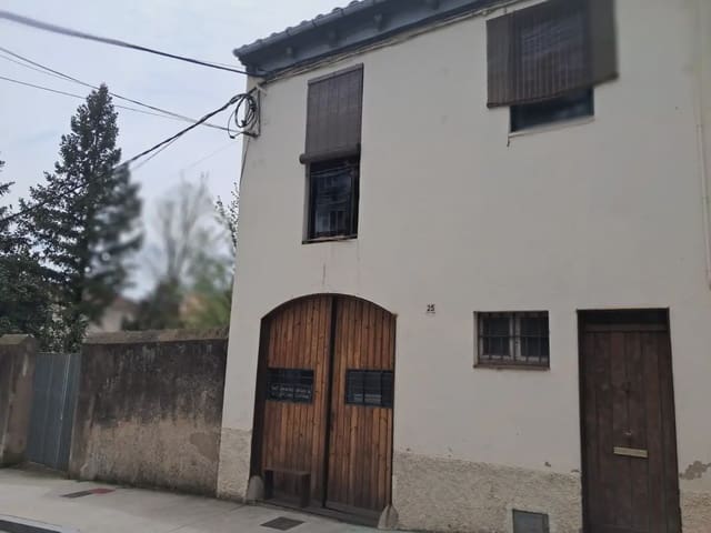 4 quarto Moradia para venda em Olot com garagem - 365 000 € (Ref: 9882397)
