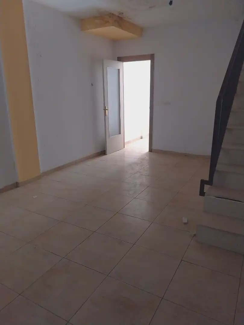 3 bedroom Townhouse for sale in La Jonquera with garage - € 129,000 (Ref: 9895258)