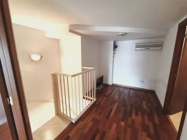 Bureau à louer à Gérone ville - 750 € (Ref: 9908916)
