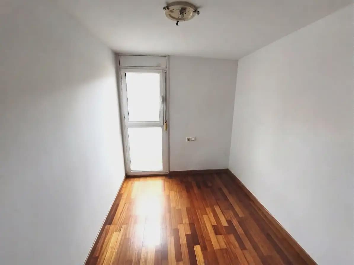 Bureau à louer à Gerone ville - 750 € (Ref: 9908916)