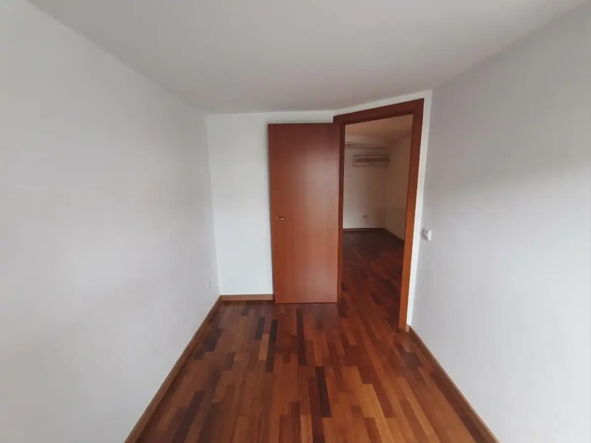 Bureau à louer à Gerone ville - 750 € (Ref: 9908916)