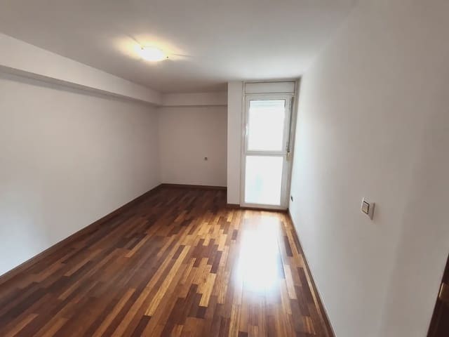 Bureau à louer à Gérone ville - 750 € (Ref: 9908916)