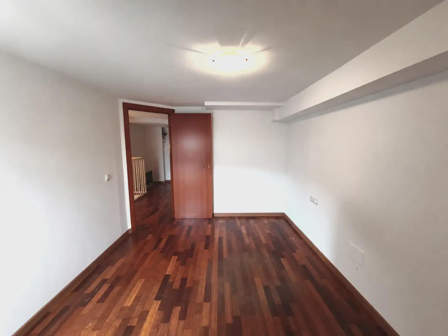 Bureau à louer à Gerone ville - 750 € (Ref: 9908916)