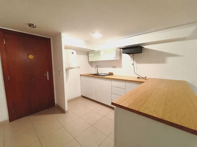 Bureau à louer à Gérone ville - 750 € (Ref: 9908916)