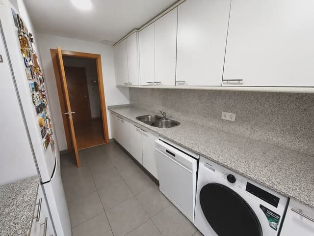 3 bedroom Flat for sale in Girona city with garage - € 365,000 (Ref: 9911826)