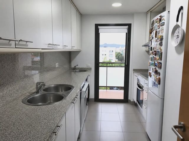 3 bedroom Flat for sale in Girona city with garage - € 365,000 (Ref: 9911826)