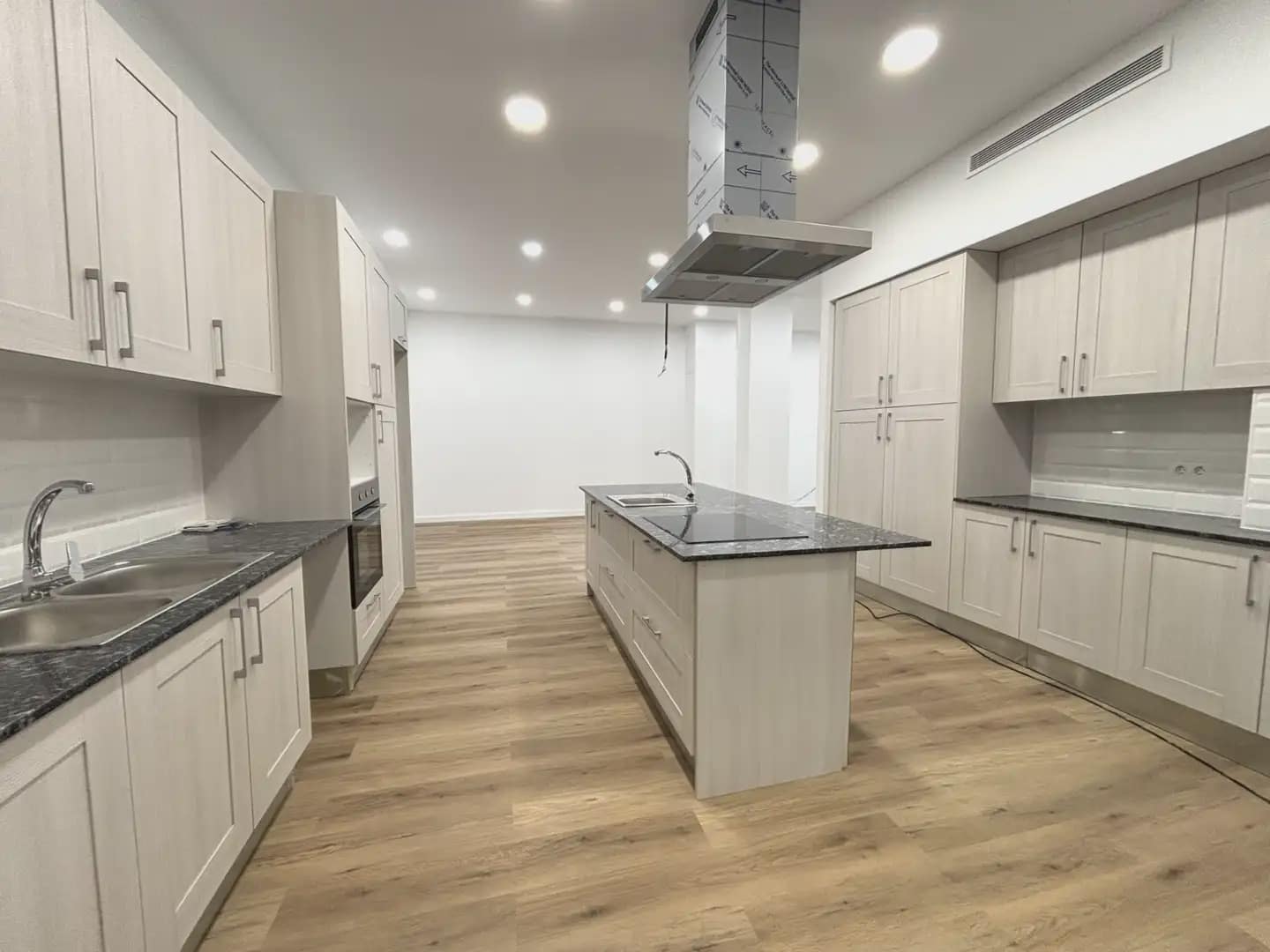 3 bedroom Flat for sale in Girona city - € 395,000 (Ref: 9921141)
