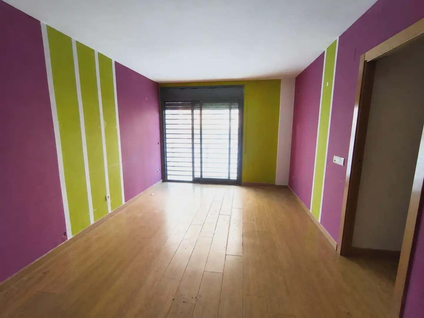 Piso de 2 habitaciones en Girona ciudad en venta con garaje - 143.900 € (Ref: 9932147)
