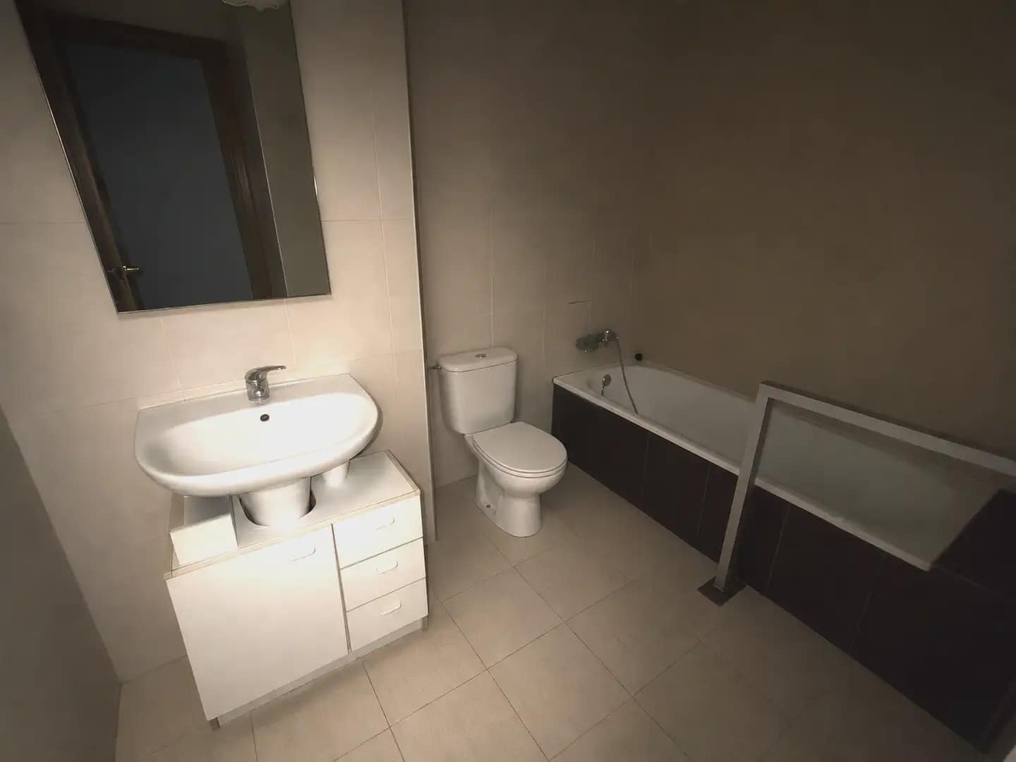 Piso de 2 habitaciones en Girona ciudad en venta con garaje - 143.900 € (Ref: 9932147)