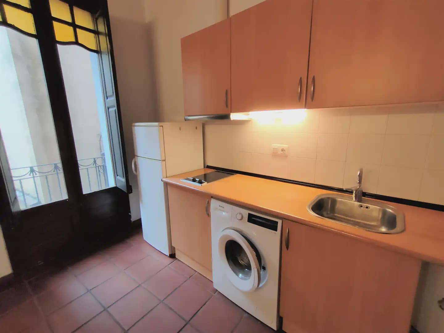 Studio for rent in Girona city - € 500 (Ref: 9935281)