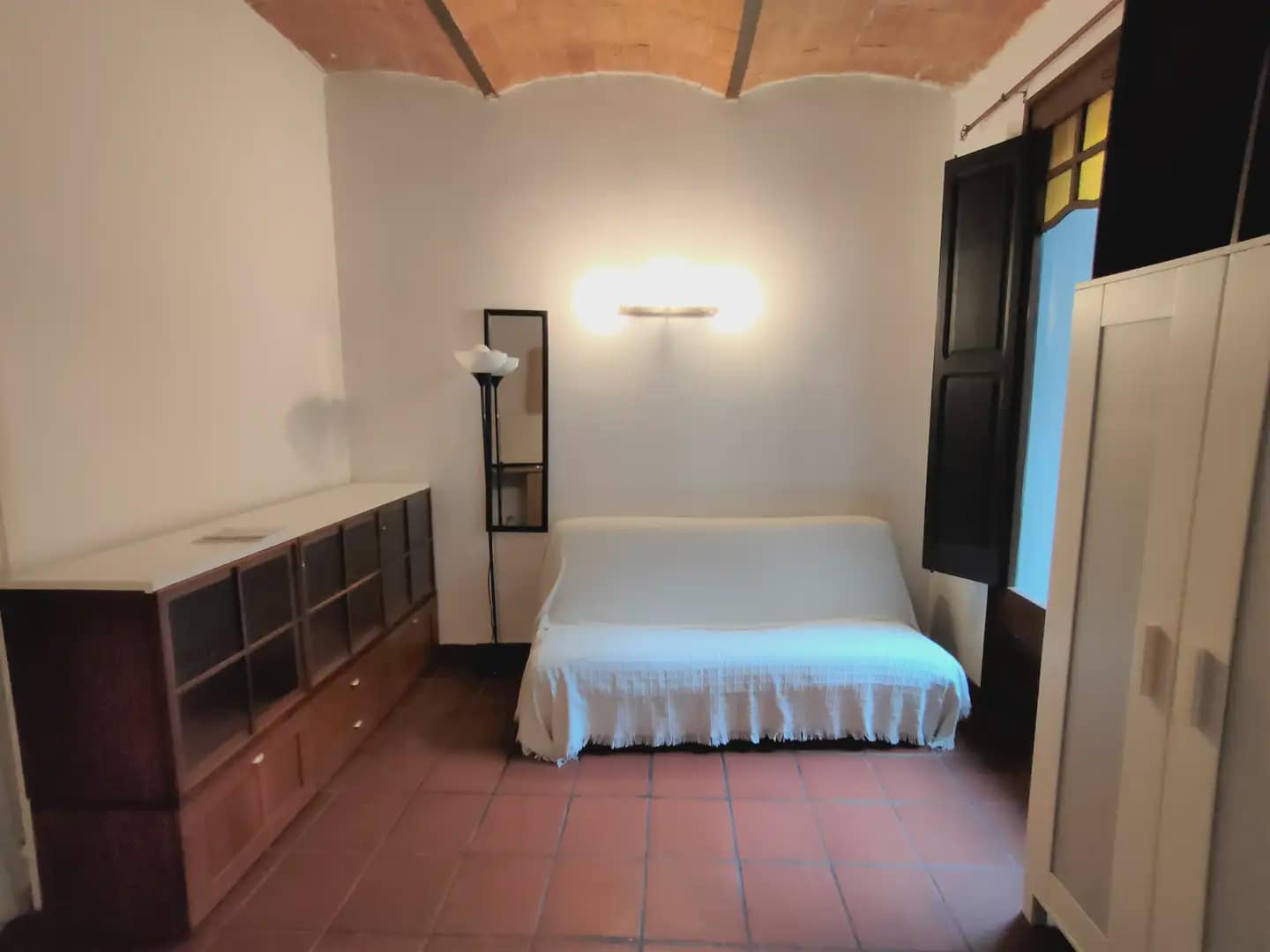 Studio for rent in Girona city - € 500 (Ref: 9935281)