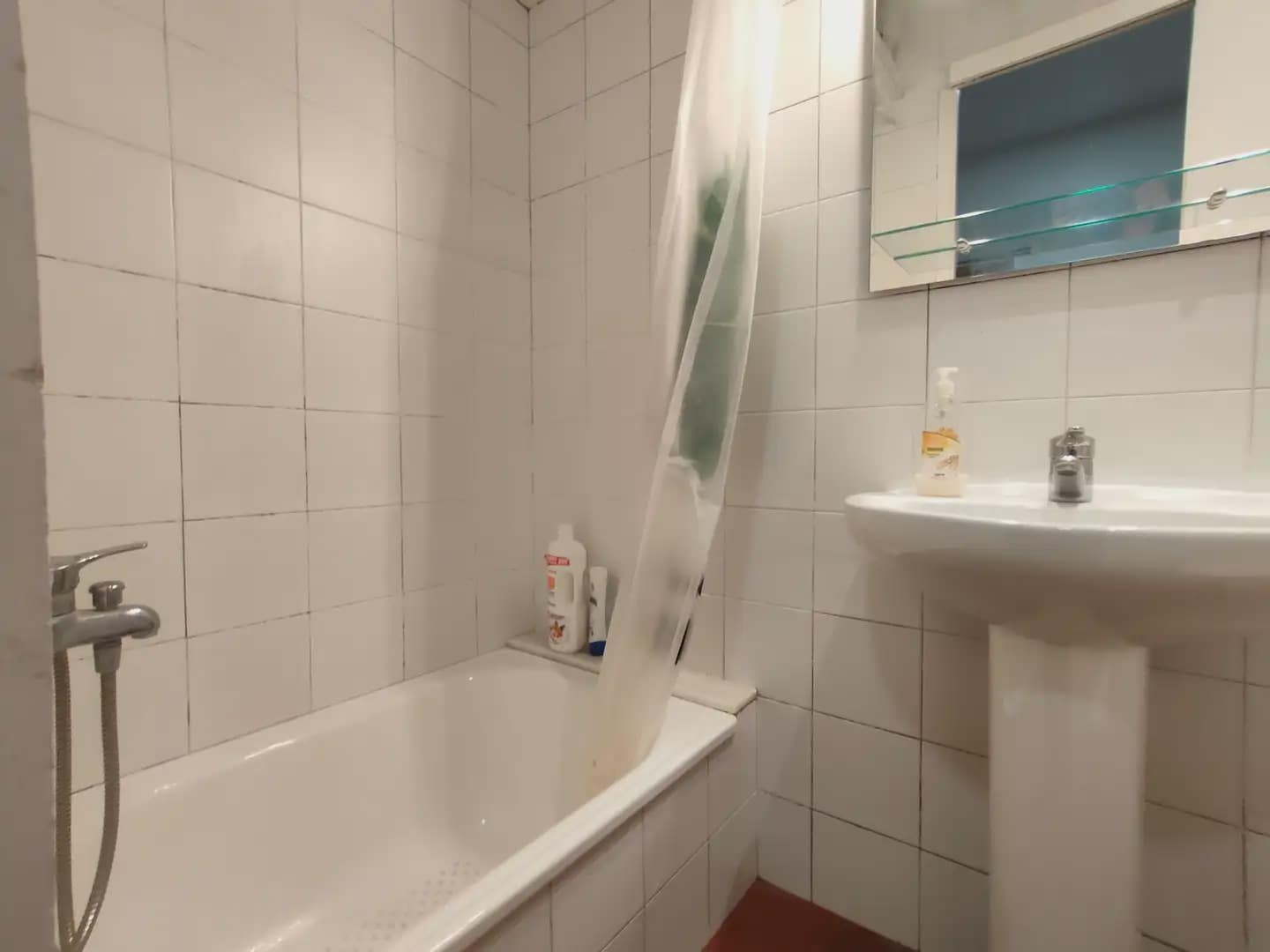 Studio for rent in Girona city - € 500 (Ref: 9935281)