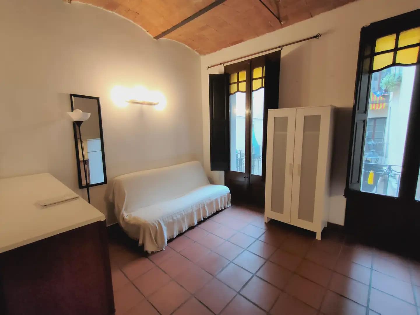 Studio for rent in Girona city - € 500 (Ref: 9935281)