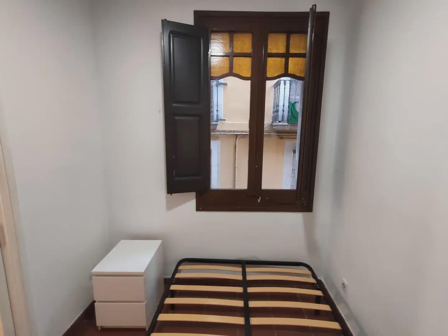 Studio for rent in Girona city - € 500 (Ref: 9935281)