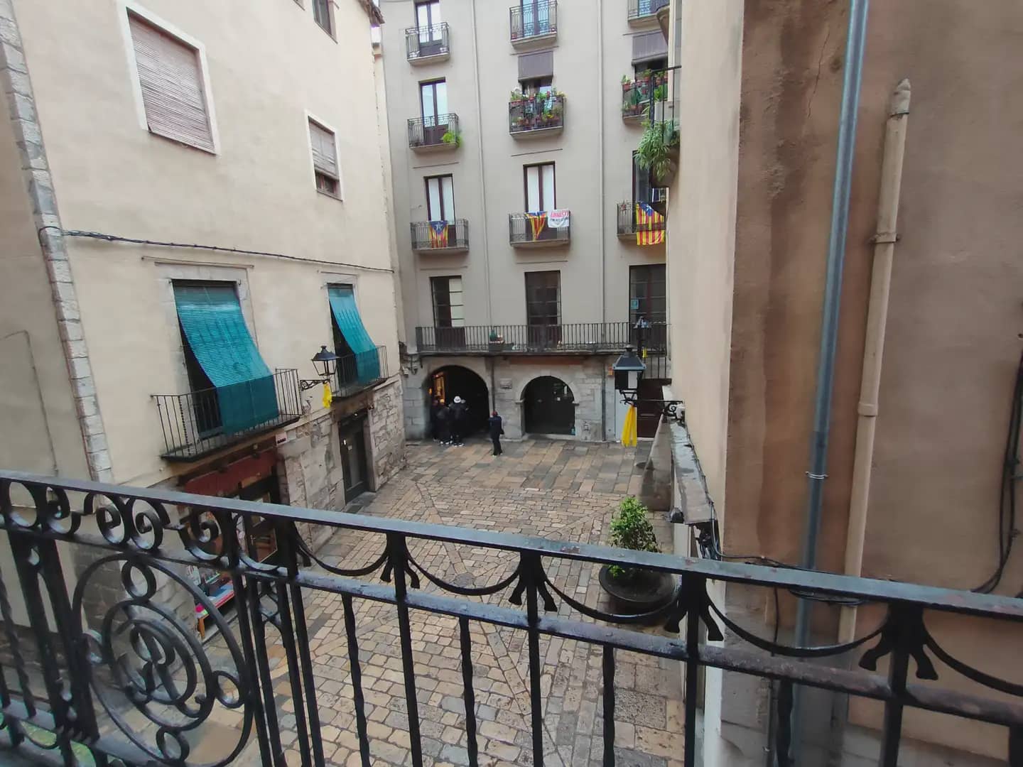 Studio for rent in Girona city - € 500 (Ref: 9935281)