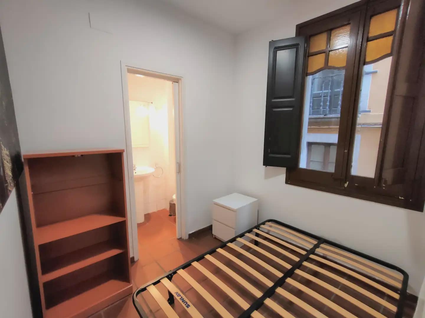 Studio for rent in Girona city - € 500 (Ref: 9935281)