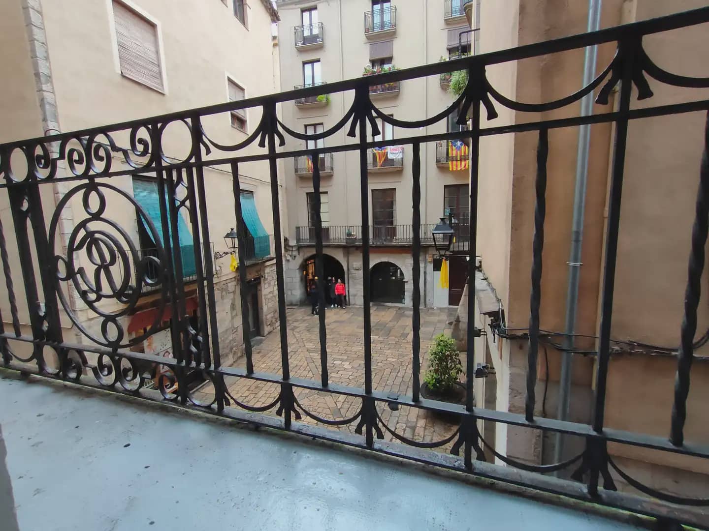 Studio for rent in Girona city - € 500 (Ref: 9935281)