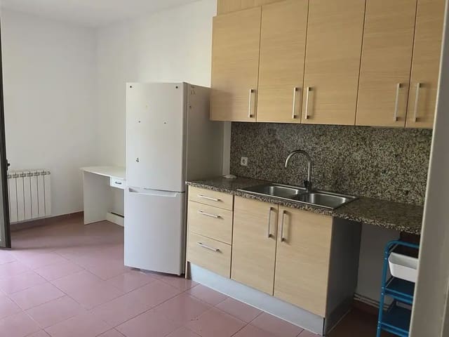 2 makuuhuone Asunto myytävänä paikassa Salt - 155 000 € (Ref: 9937101)