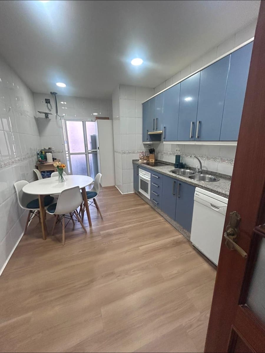 3 sypialnia Mieszkanie na sprzedaż w Miasto Malaga - 280 000 € (Ref: 10020920)