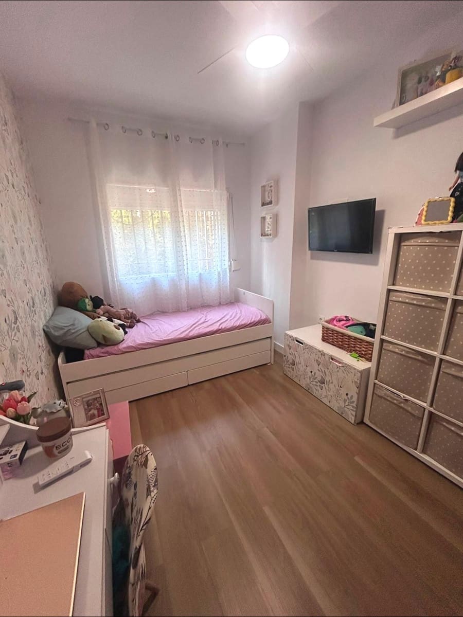 3 sypialnia Mieszkanie na sprzedaż w Miasto Malaga - 280 000 € (Ref: 10020920)